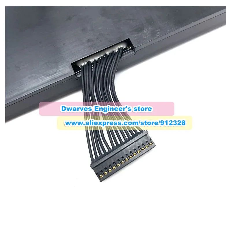 Genuine GKIDT-00-13-3S2P-0 Laptop Battery